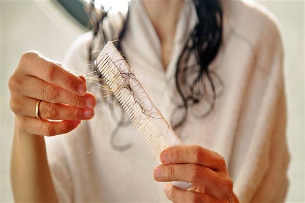 6 Penyebab Rambut Rontok yang Umum Dialami Para Wanita
