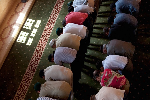 Tak Netral Politik di Masjid, Imam-imam Tunisia Diskors