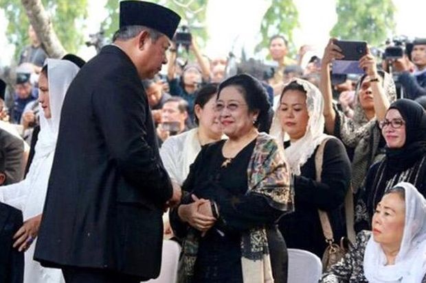 Pemakaman Ani Yudhoyono Jadi Momen Bersejarah Pertemuan SBY-Mega