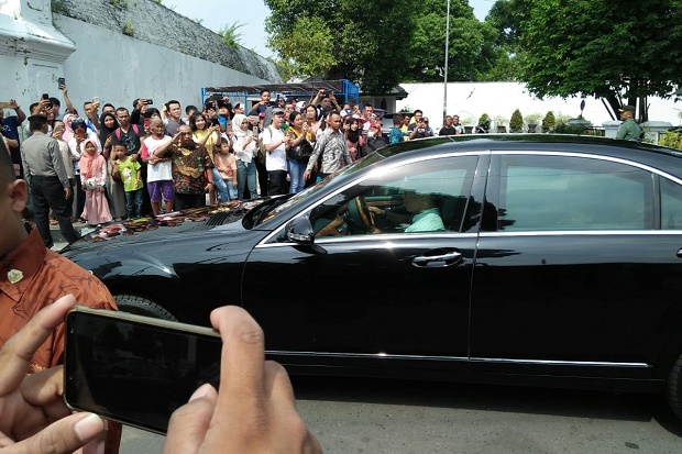 Presiden Jokowi Ajak Cucunya Jan Ethes Kunjungi Kraton Yogyakarta