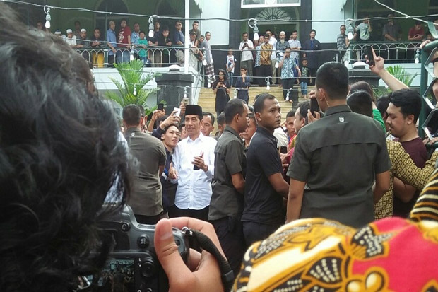 Salat Jumat di Masjid Syuhada Yogyakarta, Jokowi Disambut Antusias Warga