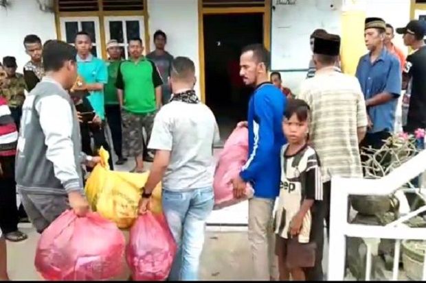 Bantuan Warga untuk Pengungsi Bentrok di Buton Sultra Terus Berdatangan