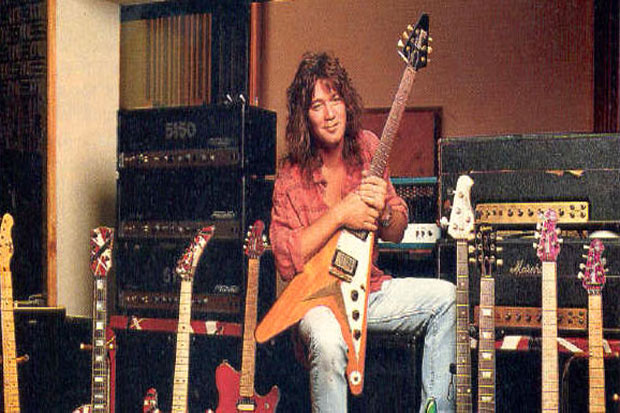 Berbentuk Gitar Eddie Van Halen, Pesawat  Flying-V Dikenalkan