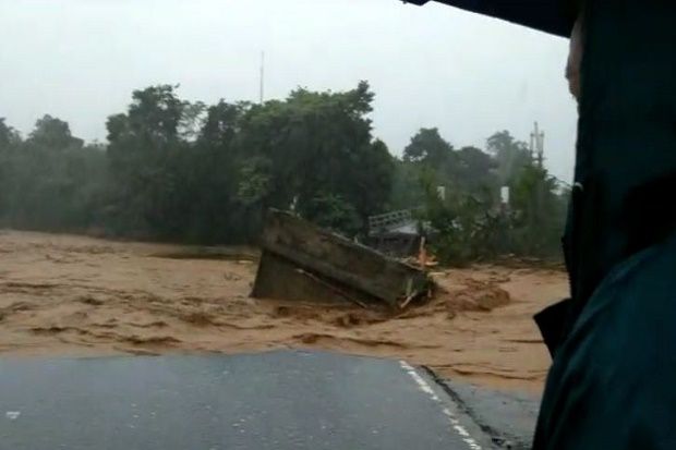 Banjir Ekstrim di Sultra Luluhlantahkan Jembatan Utama Penghubung Trans Sulawesi