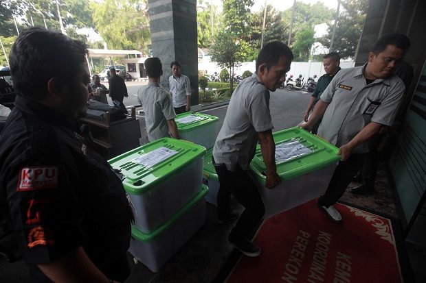 Bawa Bukti Lebih dari Satu Truk, KPU Ingin Buktikan Hasil Rekapitulasi ke Hakim MK