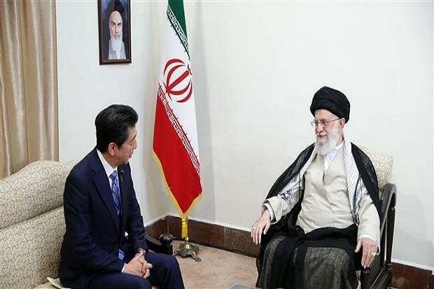 Khamenei Sebut Trump Tidak Layak Diajak Bicara