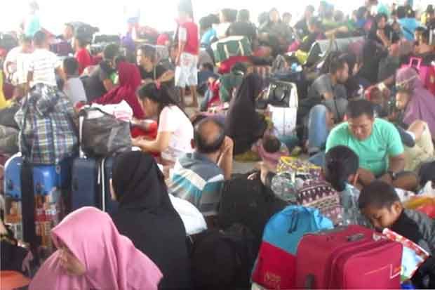 Ribuan Calon Penumpang KM Kelud Telantar di Pelabuhan Belawan