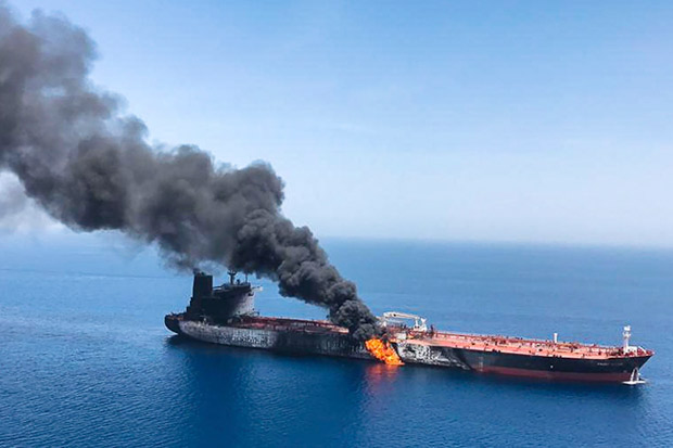 AS Rilis Video Tentara Iran Pindahkan Ranjau dari Kapal Tanker di Teluk Oman