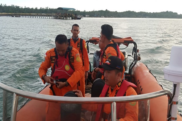 Kapal Pompong Nelayan Hanyut, Tim SAR Lakukan Pencarian terhadap Bakri