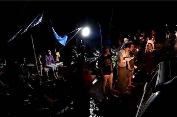 Pengendara di Jalur Trans Sulawesi Terjebak Banjir Konawe