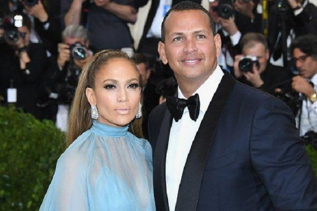 Mantap Bersama Alex Rodriguez, Jennifer Lopez Tak Akui Dua Pernikahan Lalunya