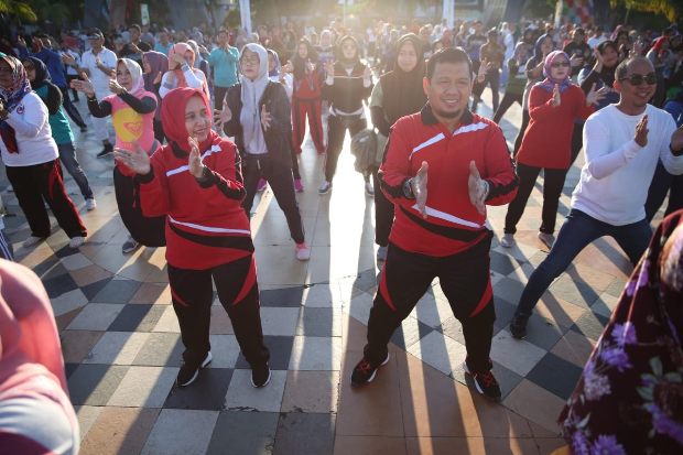 Minggu Sehat, Pj Wali Kota Iqbal Senam Bersama Warga