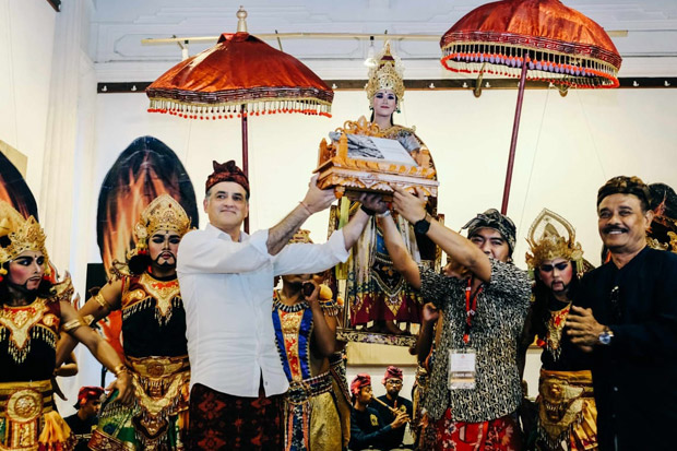 Mowilex Luncurkan Buku Berisi Karya Lima Seniman Legendaris Bali