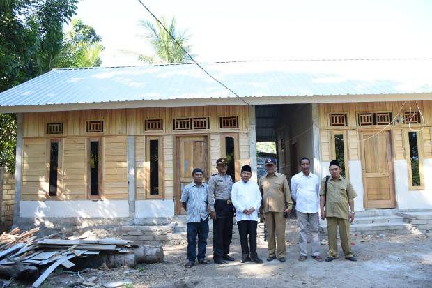 Bupati Lombok Utara Tinjau Pembangunan Rumah Tahan Gempa