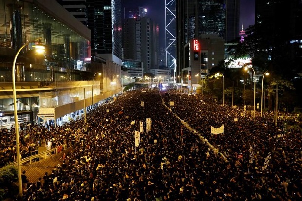 Maaf Pemimpin Hong Kong Ditolak, 2 Juta Orang Turun ke Jalan