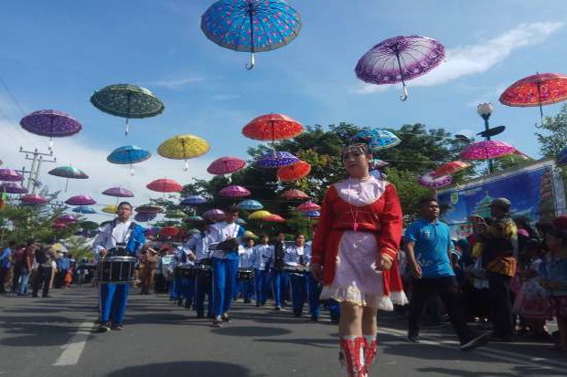 Kemegahan Fashion Karnaval Membuka Festival Bakar Tongkang 2019