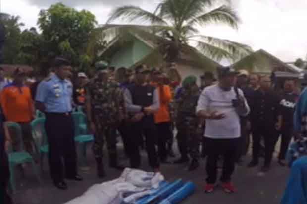 Wabup Kobar Serahkan Bantuan untuk Korban Banjir di Kecamatan Kumai