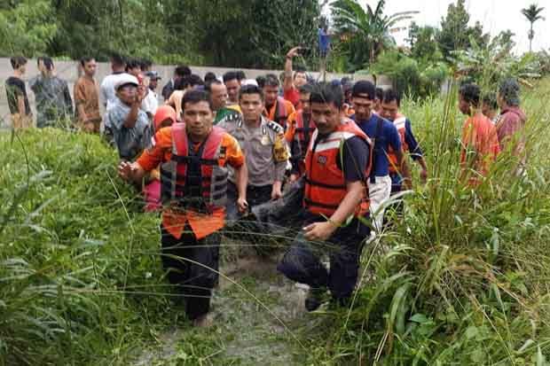 Wanita yang Tewas Terseret Banjir Masih Pengantin Baru, Sempat Genggam Tangan Suami