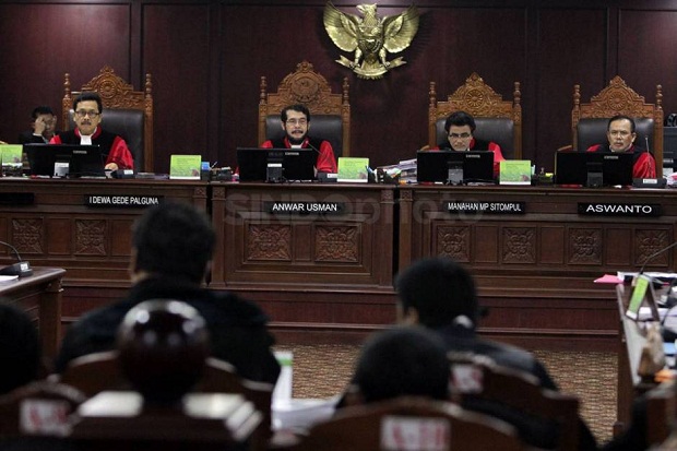 Cecar Saksi Fakta 02, Kuasa Hukum Jokowi-Maruf Diperingatkan Hakim MK