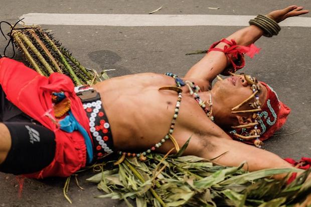 Tari Balean Dadas Hipnotis Pengunjung Festival Isen Mulang