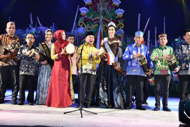 Gubernur Kalteng Buka Festival Budaya Isen Mulang 2019