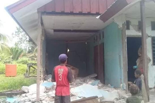 Puluhan Rumah Rusak Parah Pascagempa 6,3 SR Goyang Sarmi