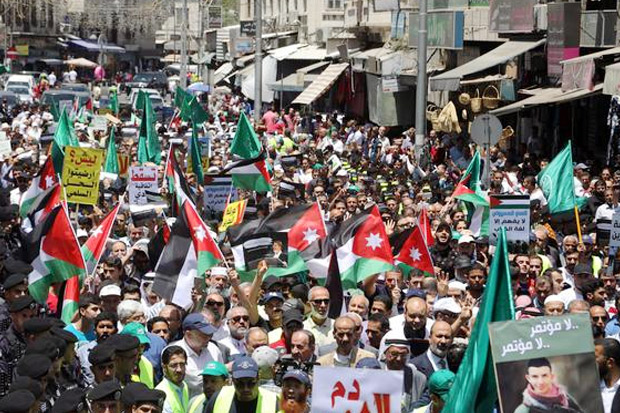 Protes Rencana Perdamaian Trump, Umat Islam Yordania Turun ke Jalan