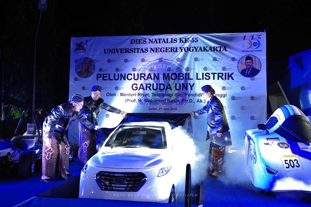 Menristekdikti : 2025 Indonesia Produksi Mobil Listrik Nasional