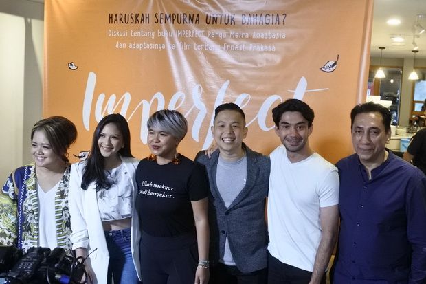 Garap Film Kelima, Ernest Akhirnya Berhasil Gandeng Reza Rahadian