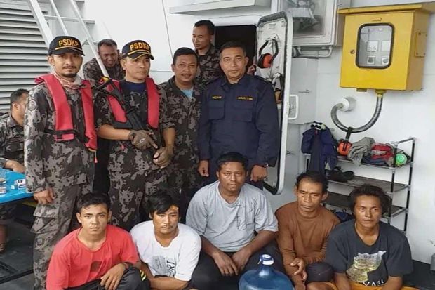 Kapal Ikan Ilegal Malaysia Ditangkap, Tak Satu Pun Mengaku Nakhoda