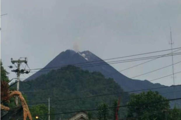 Gunung Merapi Kembali Semburkan Awan Panas Sejauh 1.350 Meter