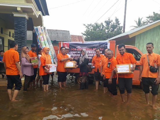 Pos Indonesia Serahkan Bantuan untuk Korban Bencana Banjir Konawe
