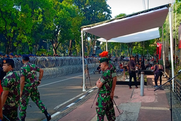Diperiksa Provos TNI-Polri, Aparat Gabungan Dilarang Bawa Peluru Tajam