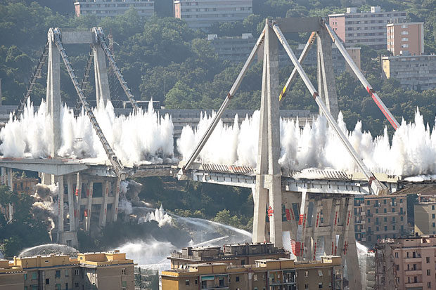 Jembatan “Maut“ Morandi Italia Diledakkan