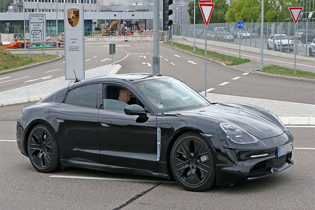 Kecepatan di Atas Normal, Porsche Taycan Bukan untuk Orang Biasa