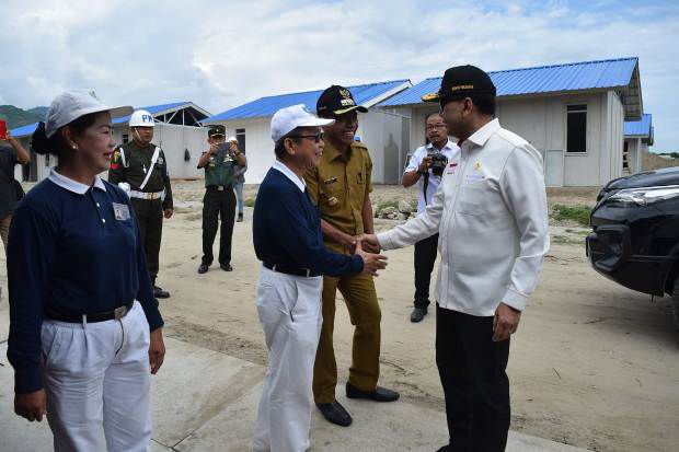 Wali Kota Palu Dampingi Wiranto Letakkan Batu Pertama Huntap