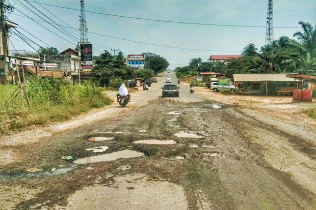 Warga Keluhkan Kerusakan Ruas Jalan Palembang-Jambi