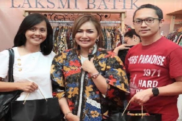 Taty Kreasikan Batik Cirebon Lebih Modern dan Mendunia