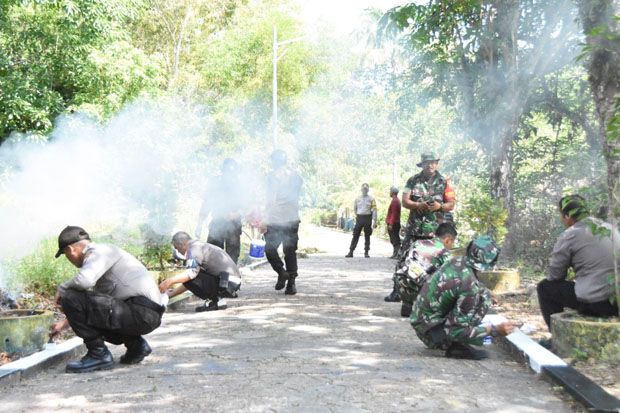 Polres Tanjungpinang dan TNI Gelar Bersih-bersih di Pulau Penyengat