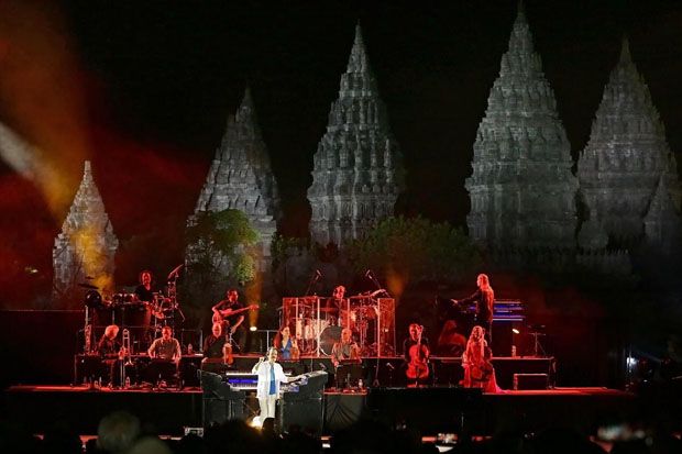 Bawa Pesan Damai, Yanni Pukau Hari Kedua Prambanan Jazz Festival