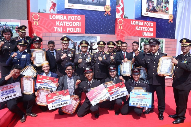 Presiden, Kapolri dan Panglima TNI Apresiasi Pemenang Lomba Foto dan Vlog