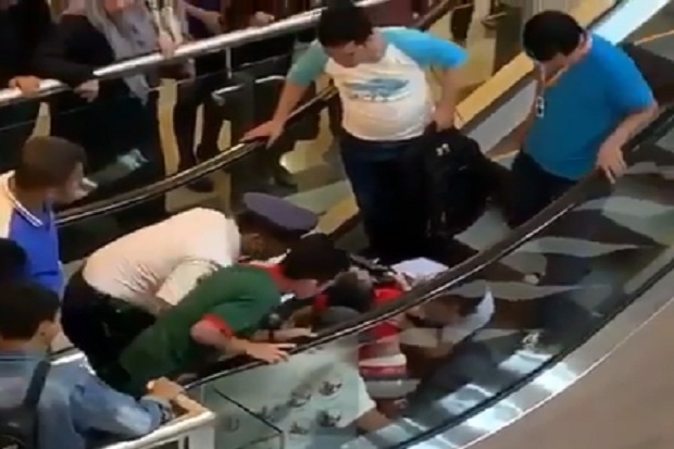 Orangtua Lalai, Kaki Bocah Terjepit Eskalator Mega Mall Batam Center