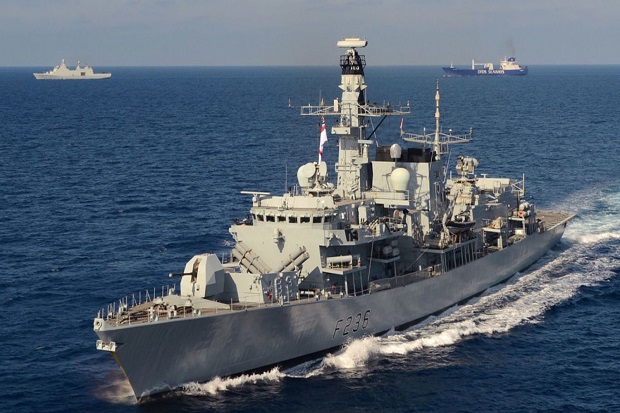 Takut Diserang Iran, Kapal Minyak Inggris Dikawal Kapal Perang