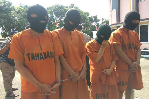 Mencuri Barang Produksi, Empat Karyawan di Cimahi Diringkus Polisi