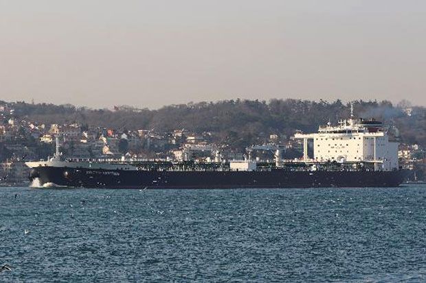 Tiga Kapal Iran Coba Hadang Kapal Tanker Minyak Inggris
