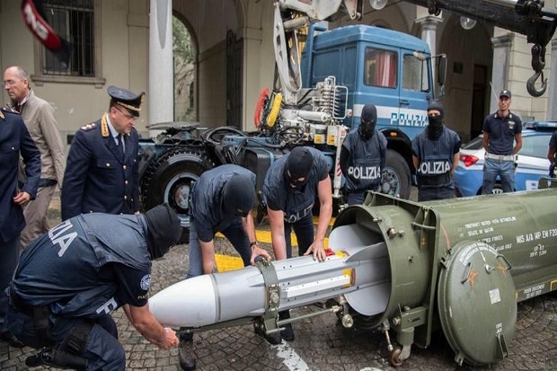 Polisi Italia Rampas Rudal 800 Kg Milik Kelompok Pro-Nazi
