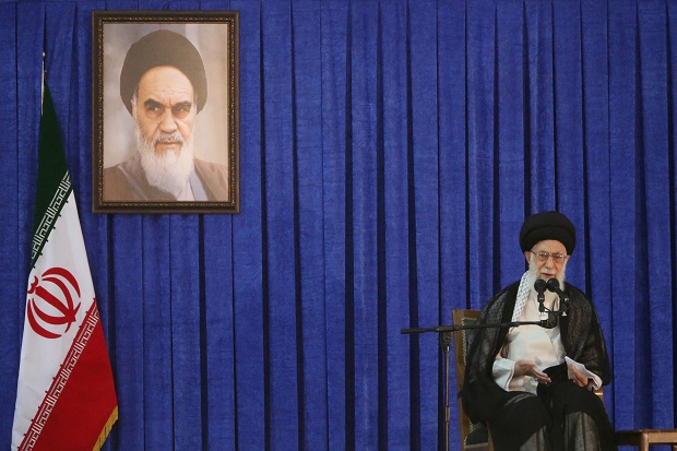 Khamenei: Iran akan Terus Kurangi Komitmen Terhadap Kesepakatan Nukli