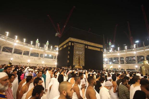 Jamaah Haji Gelombang Dua Kenakan Kain Ihram dari Embarkasi