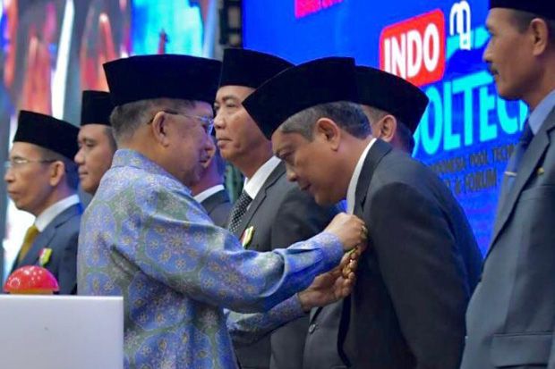 Wali Kota Denpasar Terima Penghargaan dari Presiden