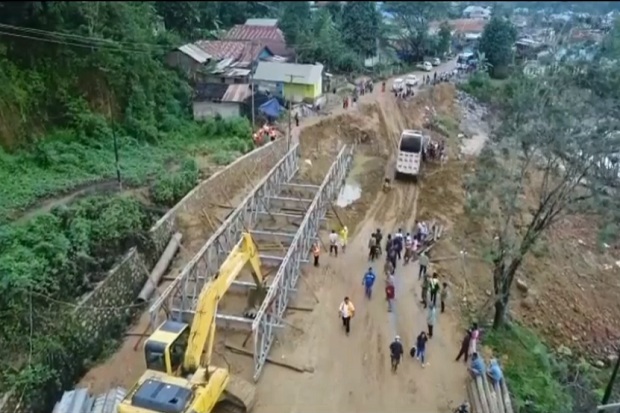 Jalan Trans Sulawesi di Konawe Sultra yang Longsor Ditutup 10 Hari